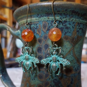 Méhkirálynő - fülbevaló - ékszer - fülbevaló - lógó fülbevaló - Meska.hu