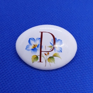 Vintage P monogramos porcelán bross - Meska.hu