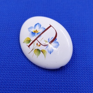 Vintage P monogramos porcelán bross - ékszer - kitűző és bross - Meska.hu