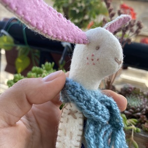 Gyapjúfilc-textil nyuszi - Hanga - játék & sport - plüssállat & játékfigura - nyuszi - Meska.hu