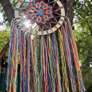 Szivárvány - csomózott álomfogó - otthon & életmód - dekoráció - fali és függő dekoráció - álomfogó - Meska.hu