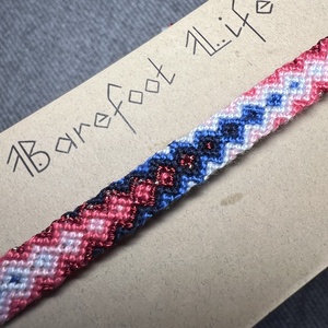 �Karácsonyfa csomózott karkötő - ékszer - karkötő - fonott karkötő - Meska.hu