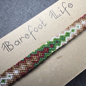 �Karácsonyfa csomózott karkötő - ékszer - karkötő - fonott karkötő - Meska.hu