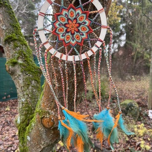 Papagáj - csomózott álomfogó, Otthon & Életmód, Dekoráció, Fali és függő dekoráció, Álomfogó, Csomózás, Csomózott technikával készült álomfogó. Törzsi életérzés és békés álmok hozója. Méltó dísze az otth..., MESKA