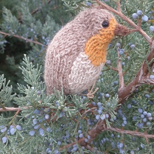 Vörösbegy plüss 100% gyapjúfonalból kötve - Meska.hu