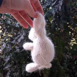 Kicsi kötött gyapjú nyuszi -fehér - baba - mama - baba játékok - waldorf játékok - Meska.hu