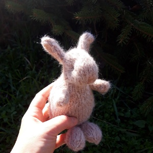 Kicsi kötött gyapjú nyuszi -világos bézs, Baba - mama, Baba játékok, Waldorf játékok, Kötés, MESKA