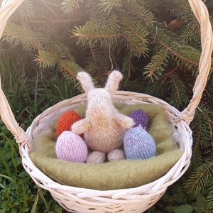 Kicsi kötött gyapjú nyuszi -világos bézs - baba - mama - baba játékok - waldorf játékok - Meska.hu