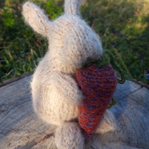 Kicsi kötött gyapjú nyuszi -világos bézs - baba - mama - baba játékok - waldorf játékok - Meska.hu