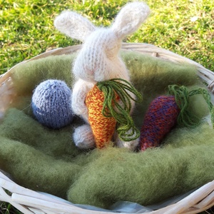 Kicsi kötött gyapjú nyuszi -fehér - baba - mama - baba játékok - waldorf játékok - Meska.hu