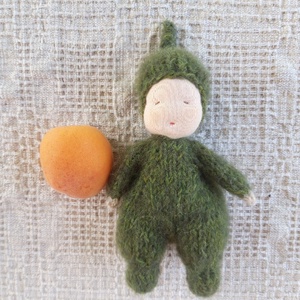 Kötött mini baba gyapjúból  - játék & sport - készségfejlesztő és logikai játék - montessori szivárvány, waldorf játékok - Meska.hu