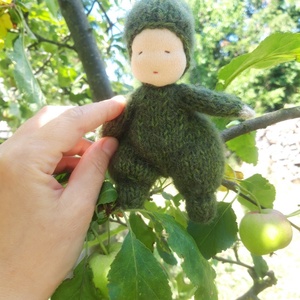 Kötött mini baba gyapjúból  - Meska.hu