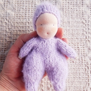 Kötött mini baba gyapjúból  - játék & sport - készségfejlesztő és logikai játék - montessori szivárvány, waldorf játékok - Meska.hu
