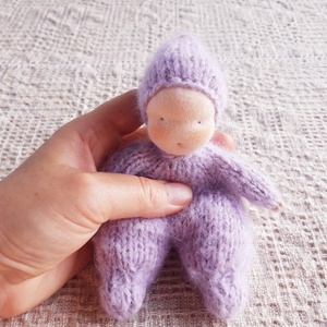 Kötött mini baba gyapjúból  - Meska.hu