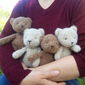 Kötött gyapjú mackó játék- barna - játék & sport - készségfejlesztő és logikai játék - montessori szivárvány, waldorf játékok - Meska.hu