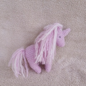 Színes unikornis plüss gyapjúfonalból, Játék & Sport, Plüssállat & Játékfigura, Unikornis, Kötés, Varrás, MESKA