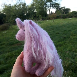 Színes unikornis plüss gyapjúfonalból - játék & sport - plüssállat & játékfigura - unikornis - Meska.hu