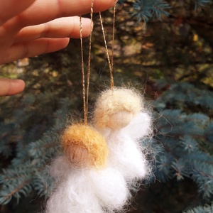 Gyapjú angyalka karácsonyi dísz - karácsony - karácsonyi lakásdekoráció - karácsonyfadíszek - Meska.hu