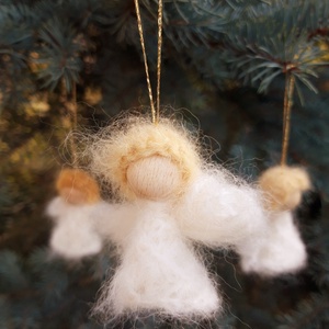 Gyapjú angyalka karácsonyi dísz - karácsony - karácsonyi lakásdekoráció - karácsonyfadíszek - Meska.hu