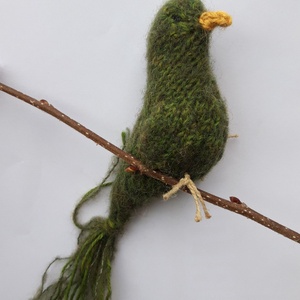 Színes madárka plüss 100% gyapjúfonalból - zöld, Játék & Sport, Készségfejlesztő és Logikai játék, Montessori szivárvány, Waldorf játékok, Kötés, Varrás, MESKA