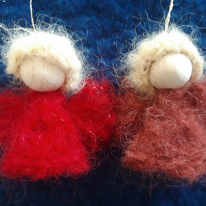 Gyapjú angyalka karácsonyi dísz- piros árnyalataiban - karácsony - karácsonyi lakásdekoráció - karácsonyfadíszek - Meska.hu