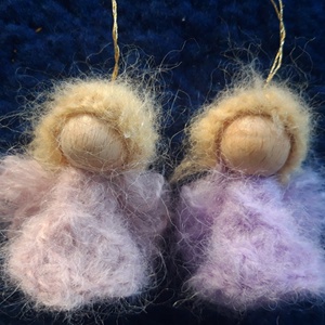 Gyapjú angyalka karácsonyi dísz- lilás árnyalatok - karácsony - karácsonyi lakásdekoráció - karácsonyfadíszek - Meska.hu