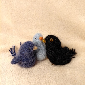 Mini madárka plüss gyapjúfonalból - fekete rigó - játék & sport - készségfejlesztő és logikai játék - montessori szivárvány, waldorf játékok - Meska.hu