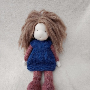 Kötött testű baba 28 cm - játék & sport - készségfejlesztő és logikai játék - montessori szivárvány, waldorf játékok - Meska.hu