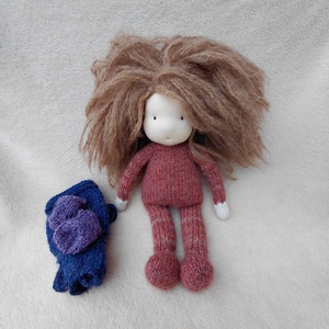 Kötött testű baba 28 cm - játék & sport - készségfejlesztő és logikai játék - montessori szivárvány, waldorf játékok - Meska.hu