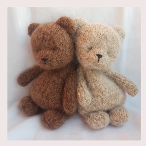 Kötött gyapjú mackó játék- barna vagy világos bézs - játék & sport - készségfejlesztő és logikai játék - montessori szivárvány, waldorf játékok - Meska.hu