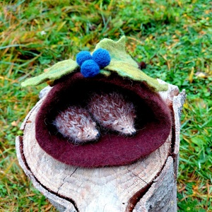 Kötött kézműves süni gyapjúból-sötétebb tüskés - játék & sport - plüssállat & játékfigura - süni - Meska.hu