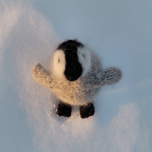 Kötött kézműves gyapjú pingvin - baba - mama - baba játékok - waldorf játékok - Meska.hu