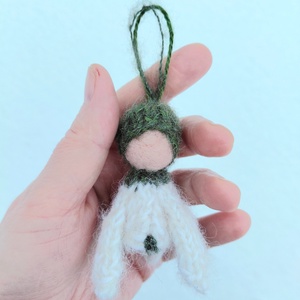 Gyapjú hóvirág-gyermek akasztható dísz waldorf - évszakasztalra - otthon & életmód - dekoráció - fali és függő dekoráció - függődísz - Meska.hu