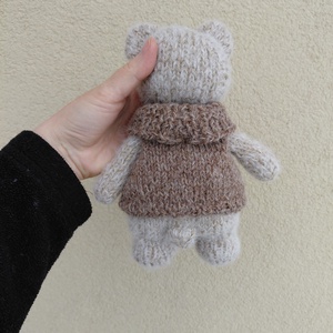 Kötött gyapjú mackó mellenykében - baba - mama - baba játékok - waldorf játékok - Meska.hu