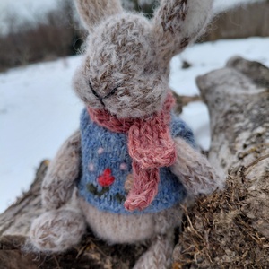 Kötött gyapjú nyuszi -barnás bézses - játék & sport - plüssállat & játékfigura - nyuszi - Meska.hu