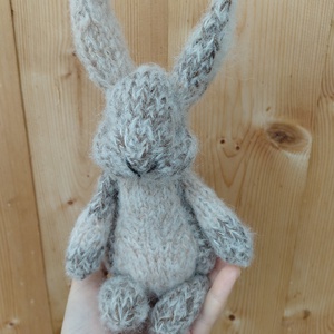 Kötött gyapjú nyuszi -barnás bézses - játék & sport - plüssállat & játékfigura - nyuszi - Meska.hu