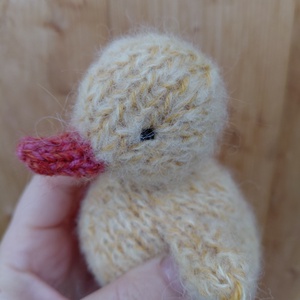 Kötött gyapjú kis kacsa plüss - Meska.hu