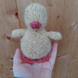 Kötött gyapjú kis kacsa plüss - baba - mama - baba játékok - waldorf játékok - Meska.hu