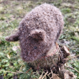 Barna mangalica plüss gyapjúból - Meska.hu