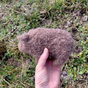 Barna mangalica plüss gyapjúból - játék & sport - plüssállat & játékfigura - malac - Meska.hu