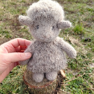 Kötött gyapjú bárány plüss - baba - mama - baba játékok - waldorf játékok - Meska.hu