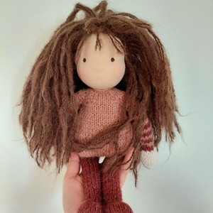 Kötött testű waldorf jellegű gyapjú baba - 32 cm magas - játék & sport - baba & babaház - öltöztethető baba - Meska.hu