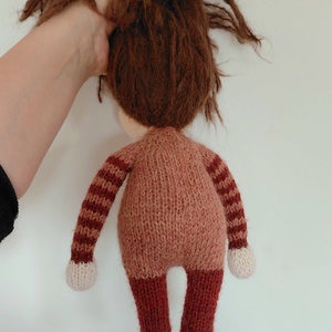 Kötött testű waldorf jellegű gyapjú baba - 32 cm magas - játék & sport - baba & babaház - öltöztethető baba - Meska.hu