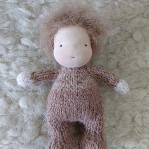 Kötött testű Waldorf gyapjú manó baba - 16 cm magas - játék & sport - baba & babaház - öltöztethető baba - Meska.hu