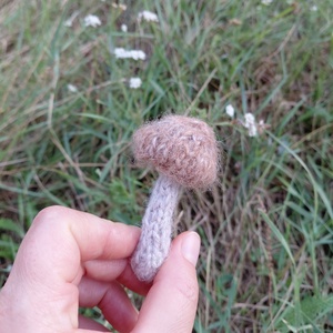 Kötött gyapjú gomba évszakasztalra - porhanyósgomba - Meska.hu