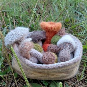 Kötött gyapjú gomba évszakasztalra - őzláb - baba - mama - baba játékok - waldorf játékok - Meska.hu