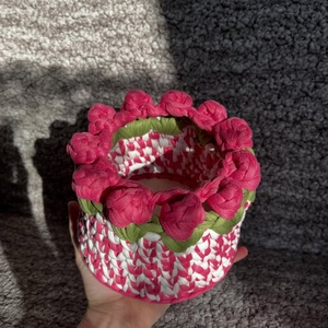 Horgolt tulipános tároló  � kézműves dekor kosár otthonra - otthon & életmód - tárolás & rendszerezés - tárolókosár - Meska.hu