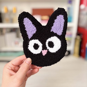 Jiji cica Ghibli punch needle poháralátét - otthon & életmód - konyhafelszerelés, tálalás - tálalás - tányér- és poháralátét - Meska.hu