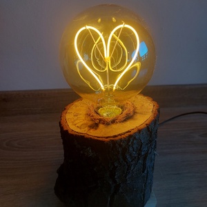 Fa rönk lámpa szív alakú led izzóval  - Meska.hu