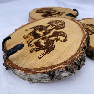 Tacskó mintás gravírozott fa korong pórázakasztóval - otthon & életmód - kisállatoknak - kutyáknak - jutalomfalat tartó - Meska.hu